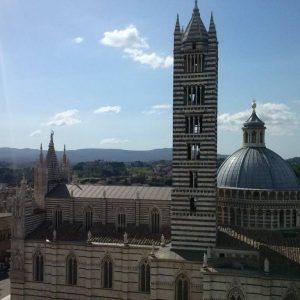 Der weiß-schwarze Duomo von Siena