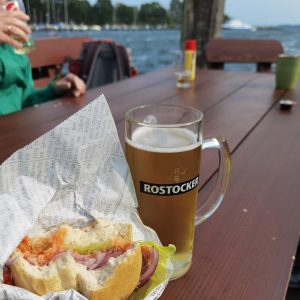 Fischbrötchen und Bier