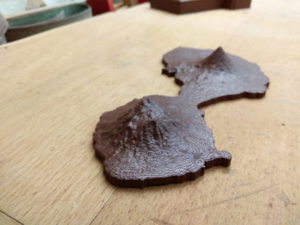 Ein Modell einer Inseln mit zwei Vulkanen