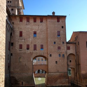 Das Castello Estense in Ferrara, eine Wasserburg