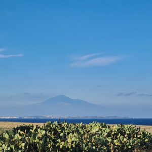 Oppuntien, Meer und der Ätna im Abendlicht